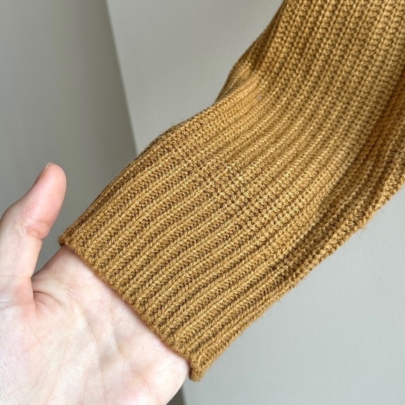 Pink Rose Gold Cable Knit Sweater, Crewneck Sweater, Size Medium - Picture 6 of 16